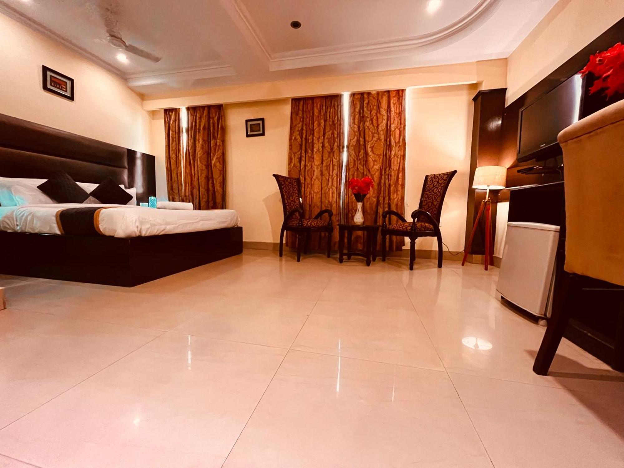 Palki Cafe & Stay Ludhiana Luaran gambar